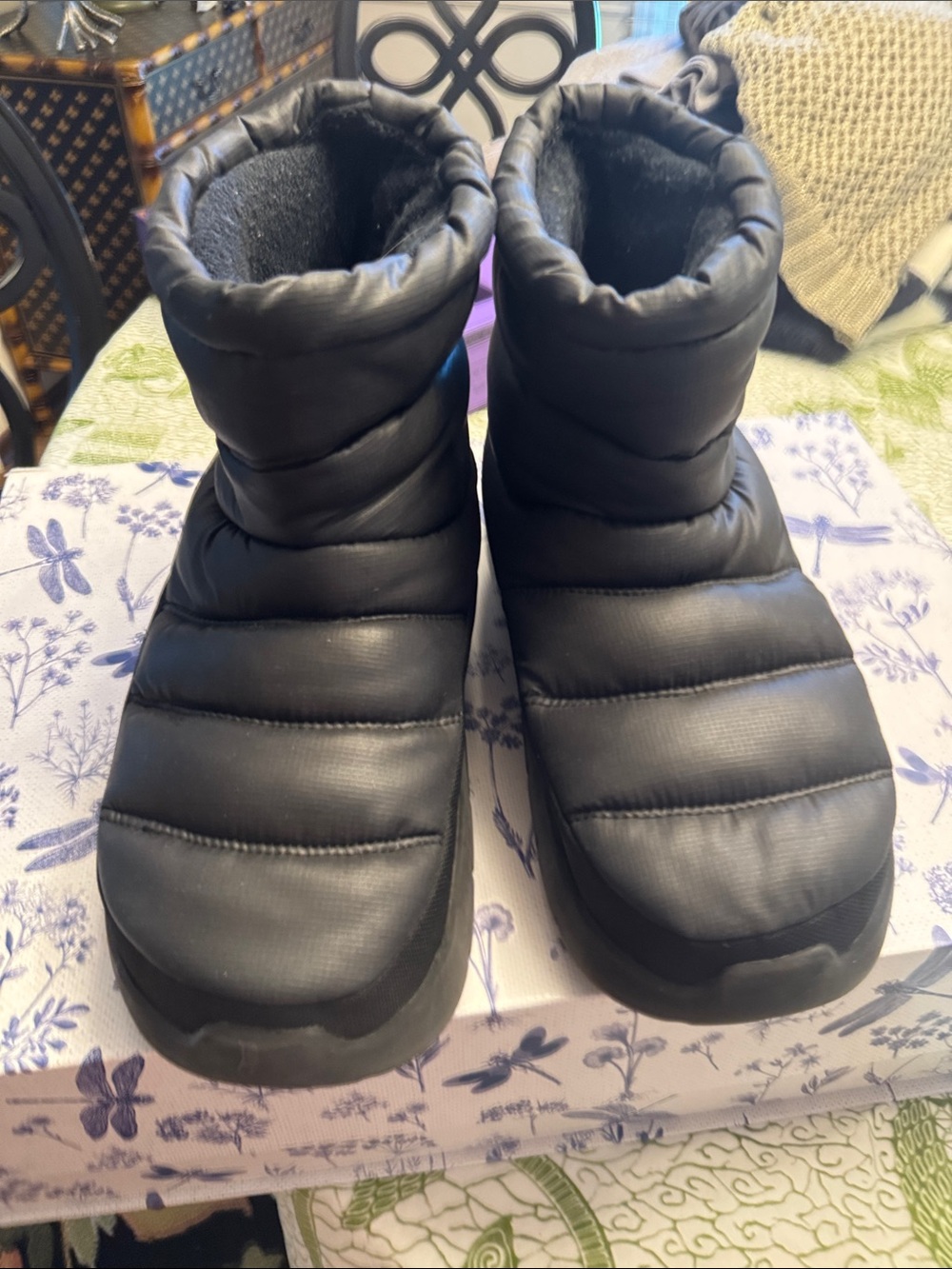 Lacoste womens Black Quilted Puffer Snow Boots new